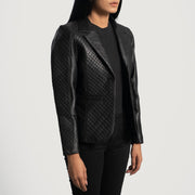 Women's Cora Acolchado Negro Blazer de Cuero de Cuero para Mujer - Vista de perfil lateral con corte ergonómico de manga