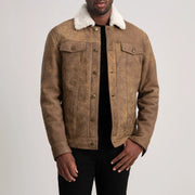 Dallis Snuffed Brown Shearling Trucker Jacket in Distressed Brown Sheepskin Snuffed - Vista frontal y silueta a medida | Comprar online