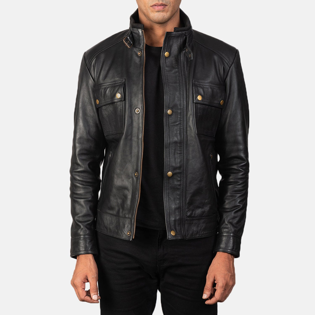 Men's Darren Black Leather Biker Jacket - Vista de perfil lateral con corte ergonómico de manga