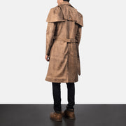 
Deux Marrón Leather Duster para Hombre - Vista lateral mostrando el corte ergonómico de mangas