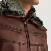 Men's Evan Hart Fur Marrón Chaqueta de Cuero para Hombre - Vista de perfil lateral con corte ergonómico de manga