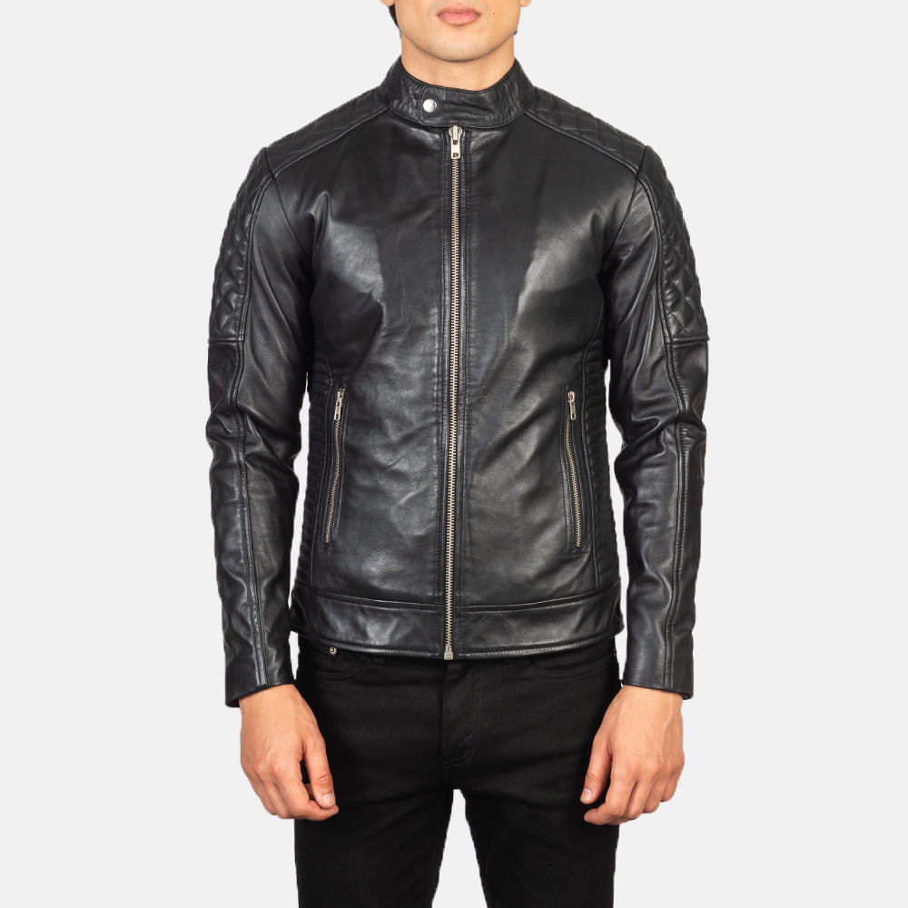 Detalle de cerca of Band Collar &amp; Zipper Hardware on Men's Fernando Quilted Brown Suede Biker Jacket