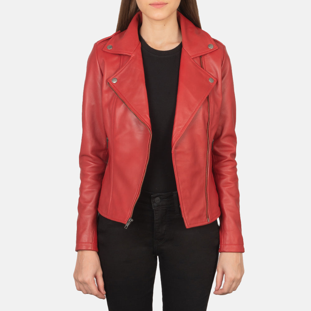 Women's Flashback Red Leather Biker Jacket - Vista de perfil lateral con corte ergonómico de manga