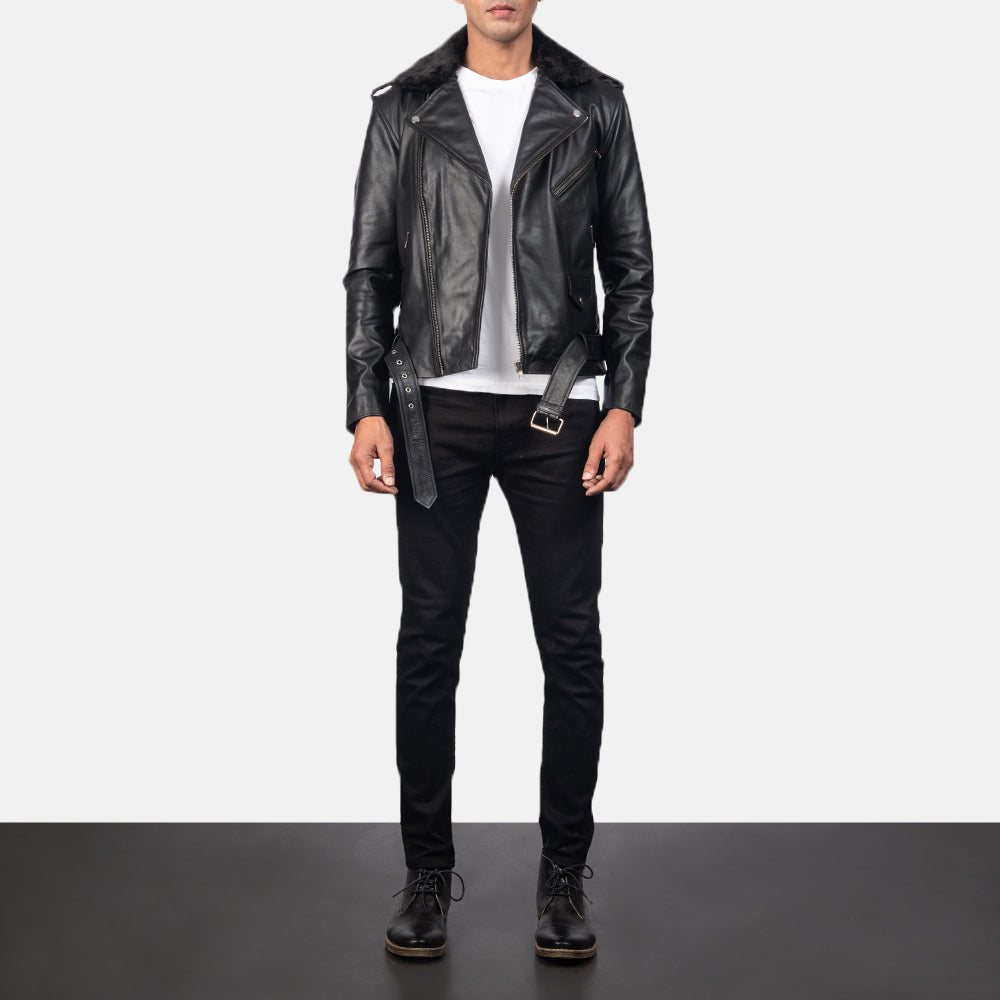 Men's Furton Black Leather Biker Jacket - Vista de perfil lateral con corte ergonómico de manga