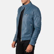 
Blue Sheepskin Leather Biker Jacket - Vista posterior con hombros definidos y bajo impecable