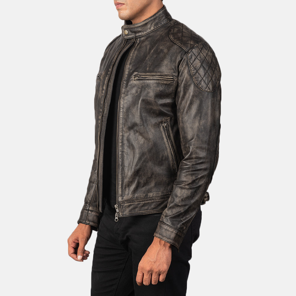 
Distressed Brown Goatskin Leather Biker Jacket - Vista posterior con hombros definidos y bajo impecable