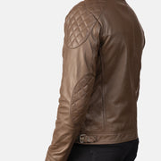 Vista interior Showing Quilted Polyester Lining &amp; Dos bolsillos interiores