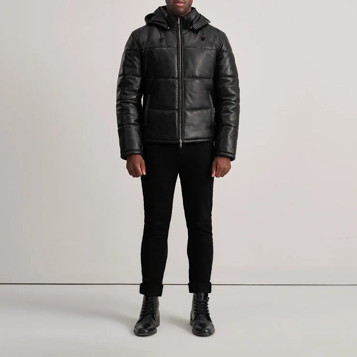 
Gordon Tan Hooded Leather Puffer Jacket - Vista lateral mostrando el corte ergonómico de mangas