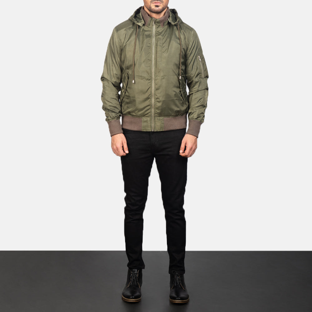 
Hanklin Ma-1 Green Hooded Bomber Jacket - Vista lateral mostrando el corte ergonómico de mangas