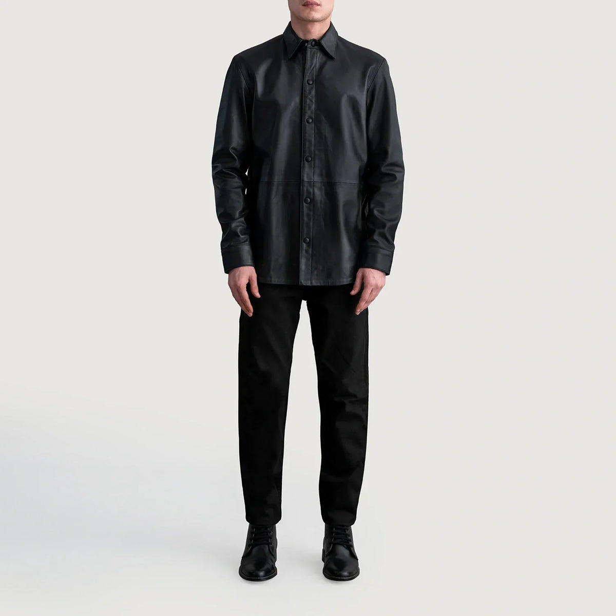 Detalle de cerca of Shirt &amp; Leather Buttons Hardware on Haven Black Leather Shirt