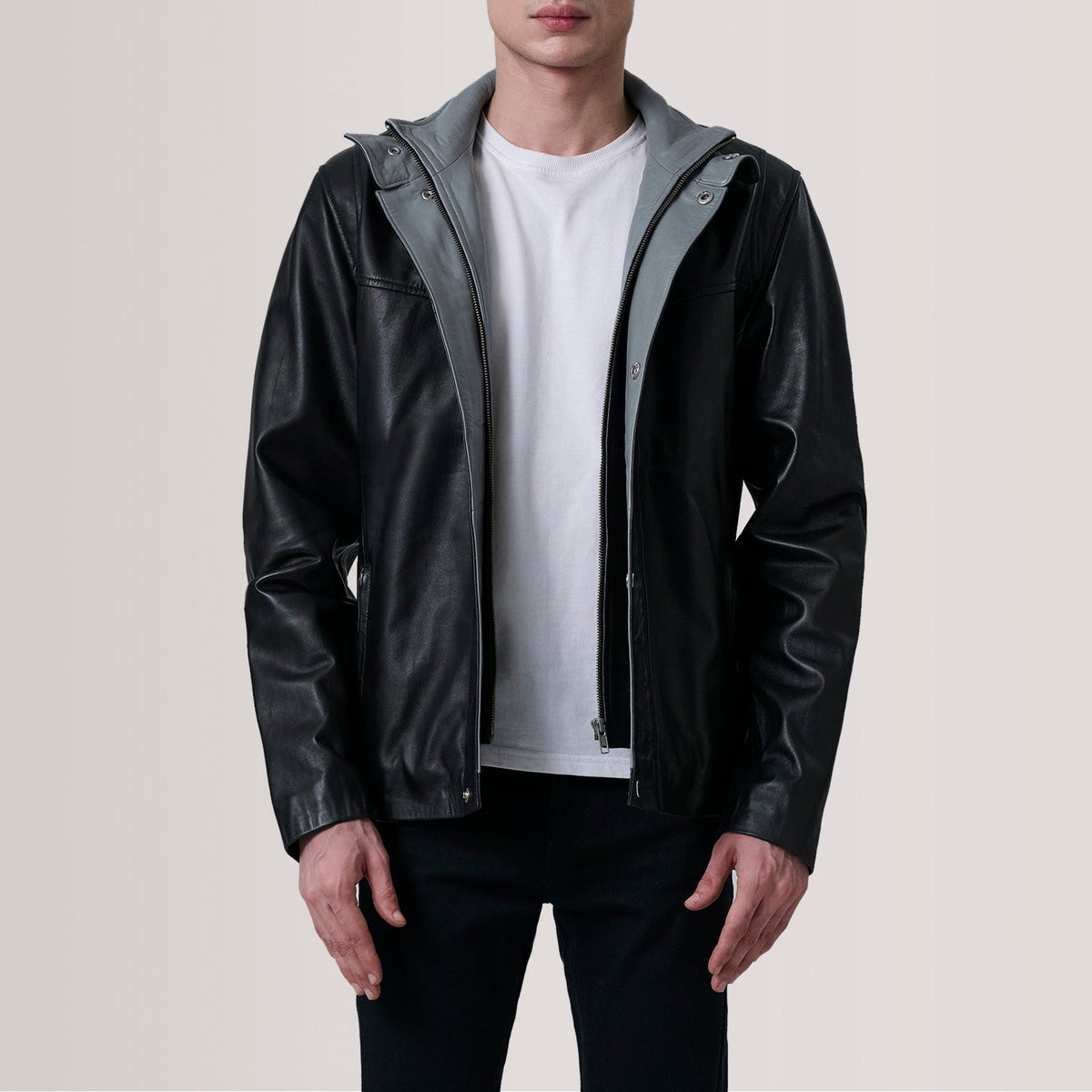 Henrik Grey Suede Cafe Racer For Men in Grey Goatskin Suede - Vista frontal y silueta a medida | Comprar online