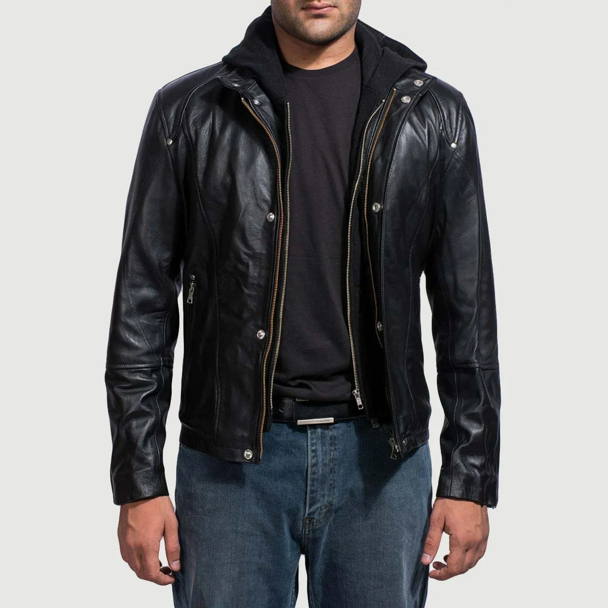 
Highschool Black Leather Jacket in Black Cowhide Leather - Vista frontal y silueta entallada | Comprar online