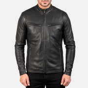 Detalle de cerca of Band &amp; Zipper Hardware on Men's Ionic Black Leather Jacket