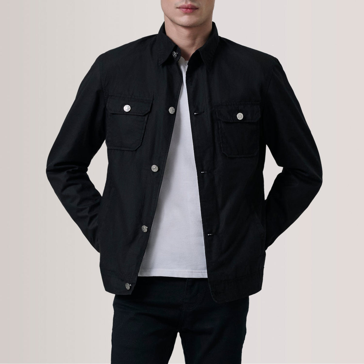 
Irwin Negro Waxed Canvas Field Chaqueta de Cuero para Hombre For Men in Black Waxed Cotton Canvas - Vista frontal y silueta entallada | Comprar online