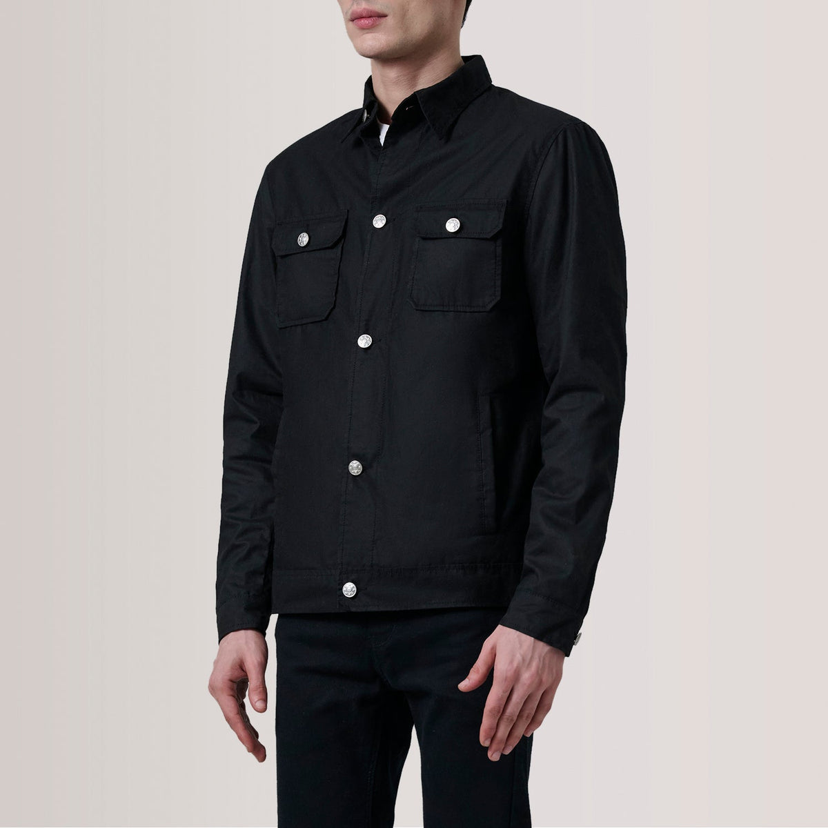 
Irwin Negro Waxed Canvas Field Chaqueta de Cuero para Hombre For Men - Vista lateral mostrando el corte ergonómico de mangas