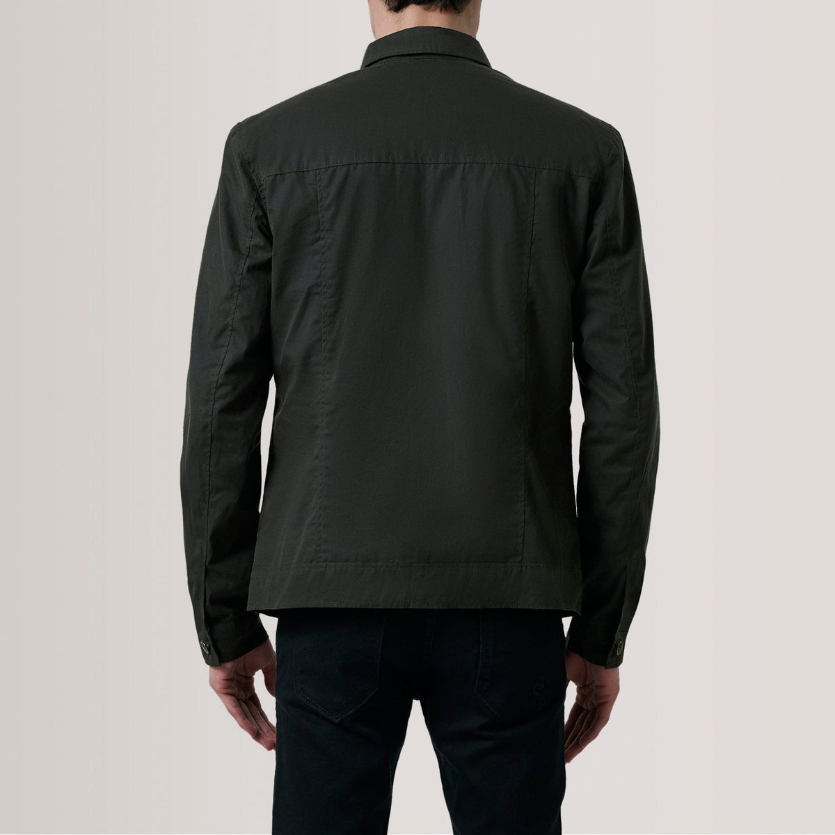 Detalle de cerca of Classic Collar &amp; Button Hardware on Irwin Olive Waxed Canvas Field Chaqueta de Cuero para Hombre For Men