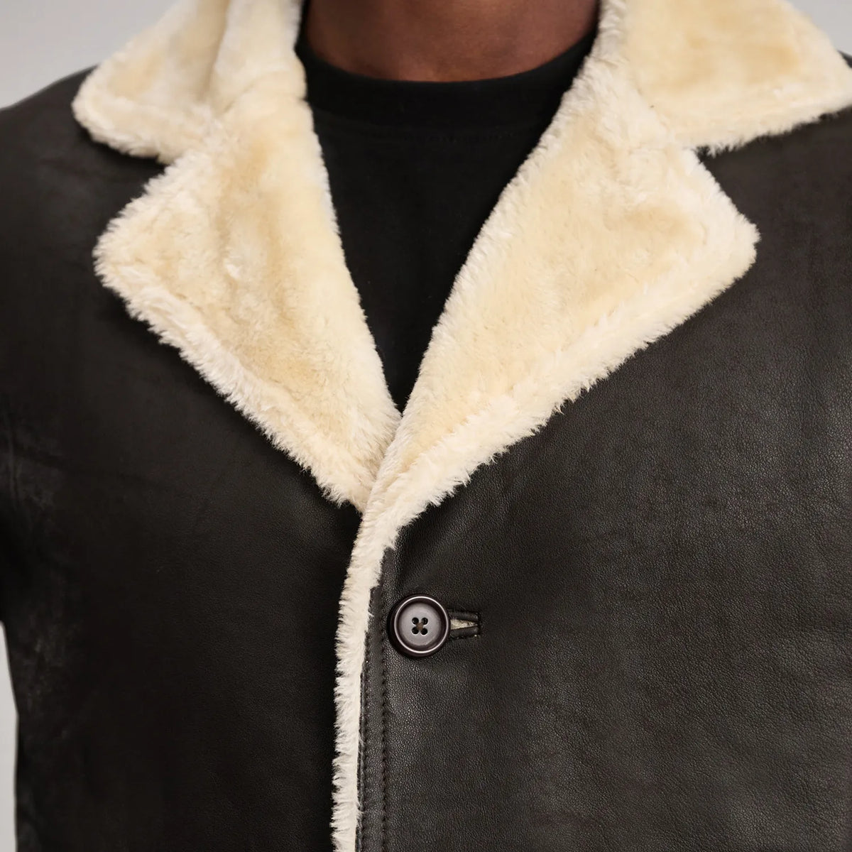 Vista interior Showing Fully faux fur lined &amp; Dos bolsillos interiores
