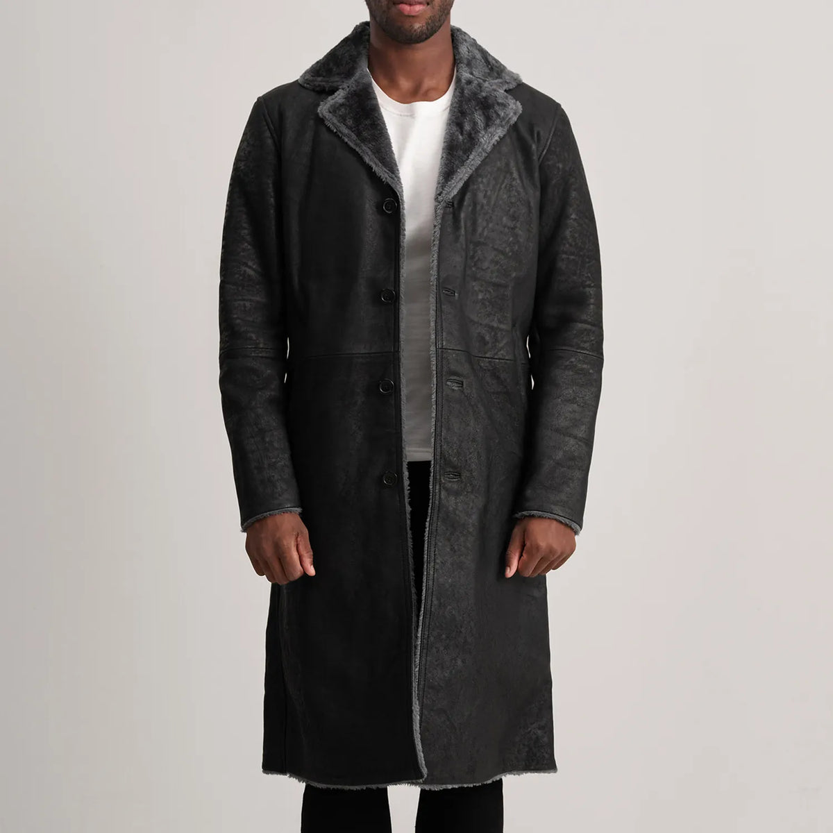 
Kolby Distressed Black Shearling Long Coat in Distressed Black Sheepskin Snuffed - Vista frontal y silueta entallada | Comprar online