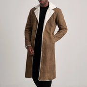 
Kolby Distressed Brown Shearling Long Coat in Distressed Brown Sheepskin Snuffed - Vista frontal y silueta entallada | Comprar online