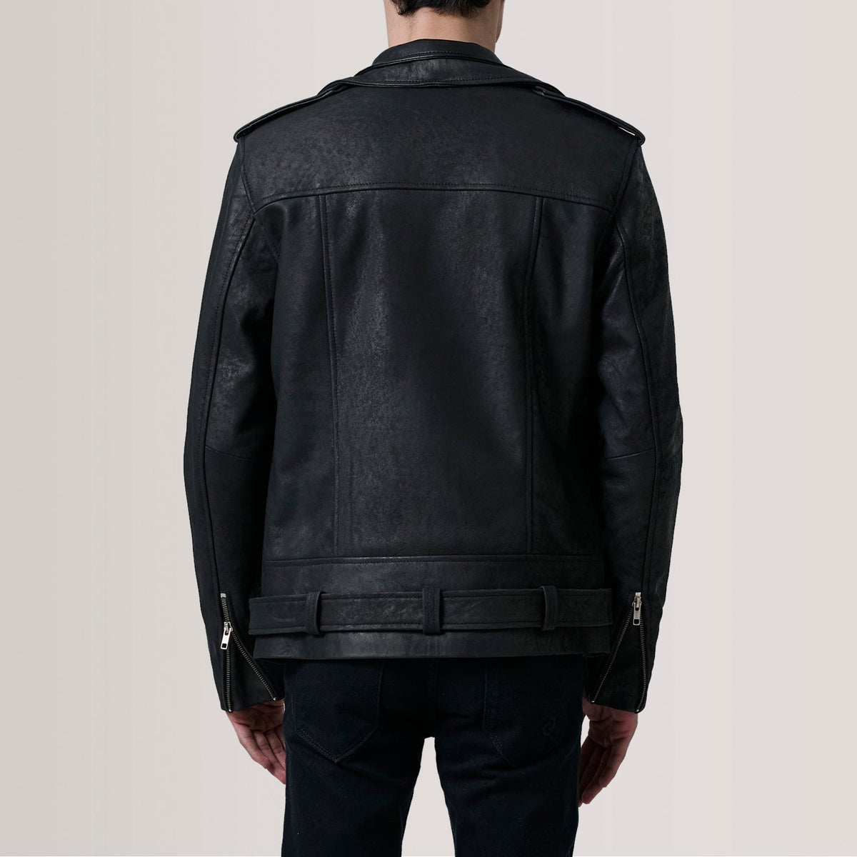 
Vista de detalle of Notch & Zipper & Waist Straps Hardware on Kole Negro Envejecido Leather Double Rider Chaqueta de Cuero para Hombre