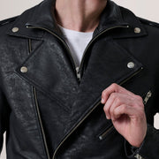
Vista interior Showing Quilted Polyester Lining & Dos bolsillos interiores de utilidad