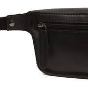 
Solid Antique Brass Hardware & Heavy-Duty Dual Zipper Detail on Toronto Riñonera de cuero flor