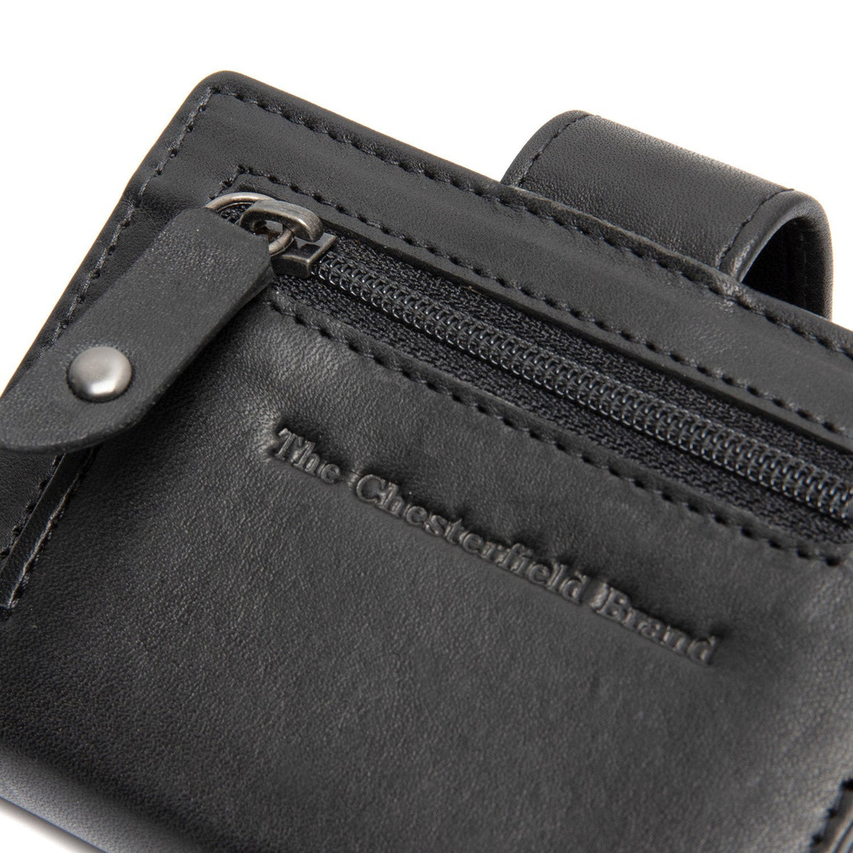 
Solid Antique Brass Hardware & Heavy-Duty Dual Zipper Detail on Barrea Cuero Flor Integral Tarjetero