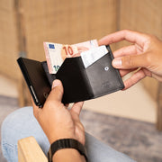Lancaster Full-Grain Leather Card Holder para Mujer - Structured Side Profile Showing Gusset Depth &amp; Expansion Capacity