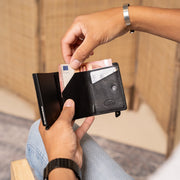 Paris Full-Grain Leather Card Holder para Mujer - Structured Side Profile Showing Gusset Depth &amp; Expansion Capacity