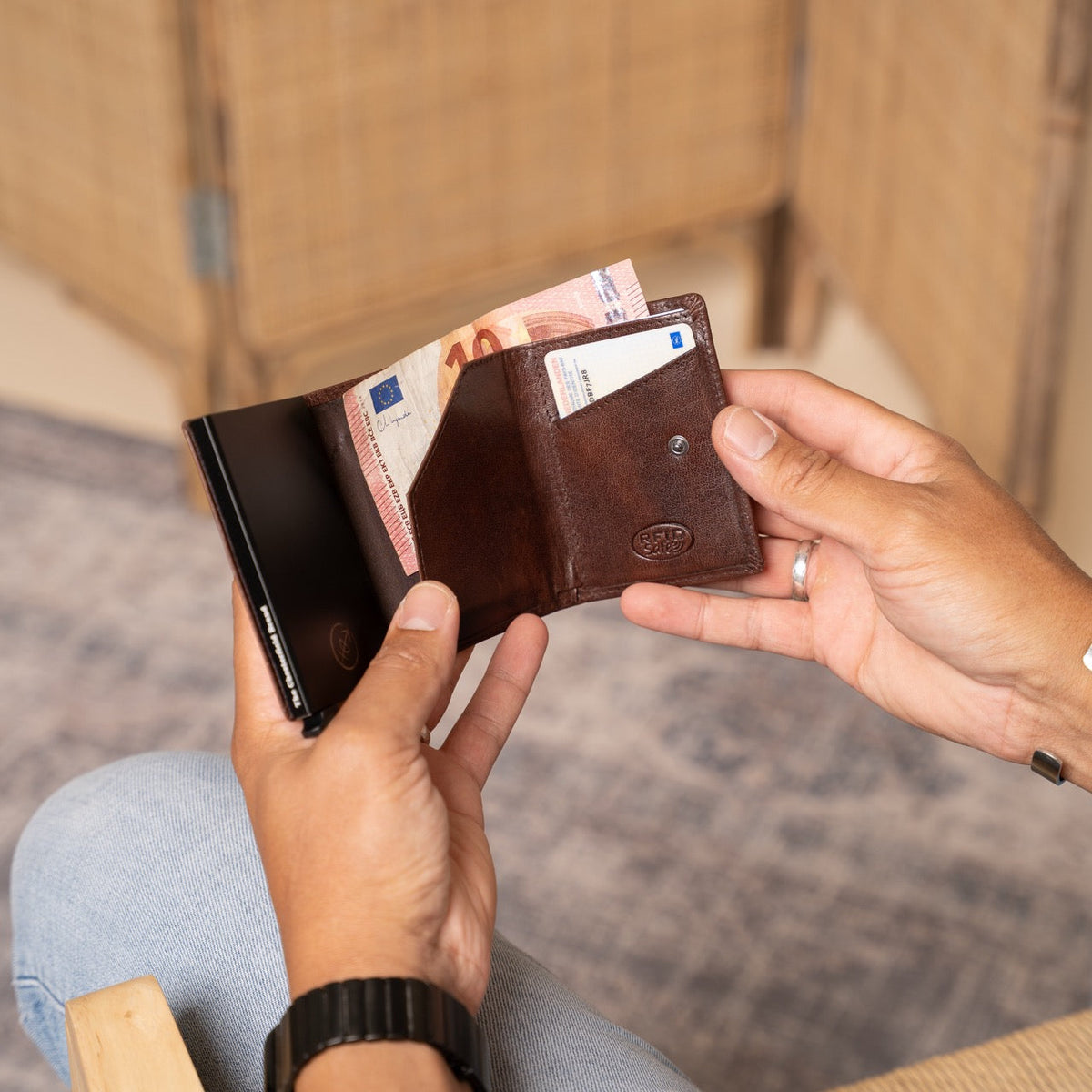 Paris Full-Grain Leather Card Holder para Mujer – Vista alternativa del producto 3
