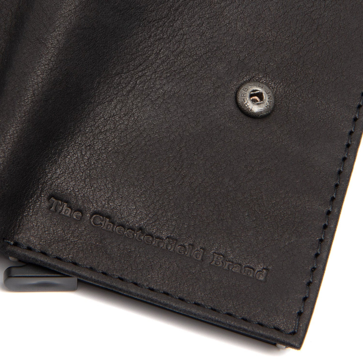 
Solid Antique Brass Hardware & Heavy-Duty Dual Zipper Detail on Torola Cuero Flor Integral Tarjetero