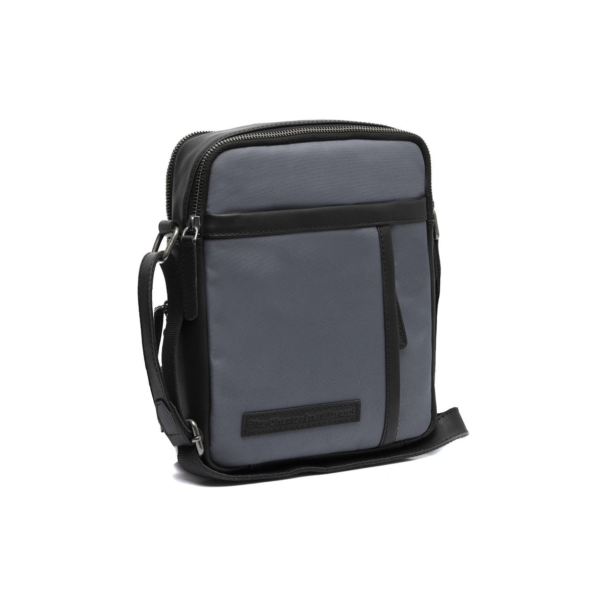 Arendal Full-Grain Leather Crossbody Bag en clásico 100% cuero flor integral - Full Exterior Vista frontal y silueta entallada | Comprar online