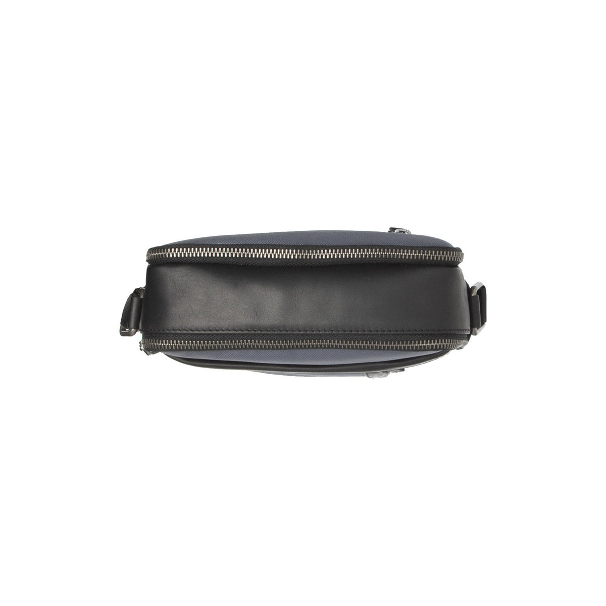 Arendal Full-Grain Leather Crossbody Bag - Perfil lateral estructurado con profundidad de fuelle