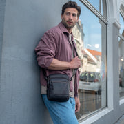 Birmingham Full-Grain Leather Crossbody Bag para Hombre – Vista alternativa del producto 3
