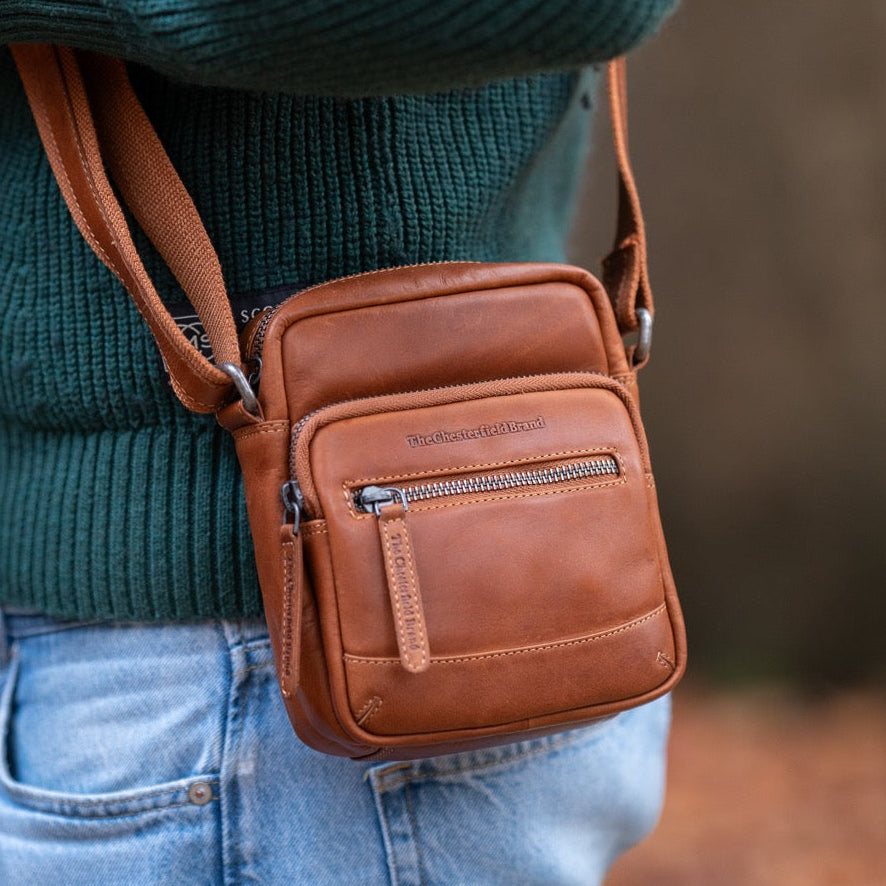 Bremen Full-Grain Leather Crossbody Bag para Hombre – Vista alternativa del producto 2