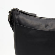 
Classic 100% Full-Grain leather Bag - Perspectiva trasera con correas de cuero reforzadas