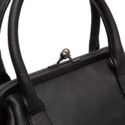 Classic 100% Full-Grain leather Goods - Vista trasera con ajuste entallado en hombros y bajo impecable