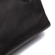 Chili Full-Grain Leather Handbag para Mujer - Vista de perfil lateral con corte ergonómico de manga