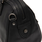 Detalle de cerca of Classic Collar &amp; Heavy-Duty Zipper Hardware on Dalford Full-Grain Leather Handbag para Mujer