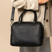 Classic 100% Full-Grain leather Goods - Vista trasera con ajuste entallado en hombros y bajo impecable