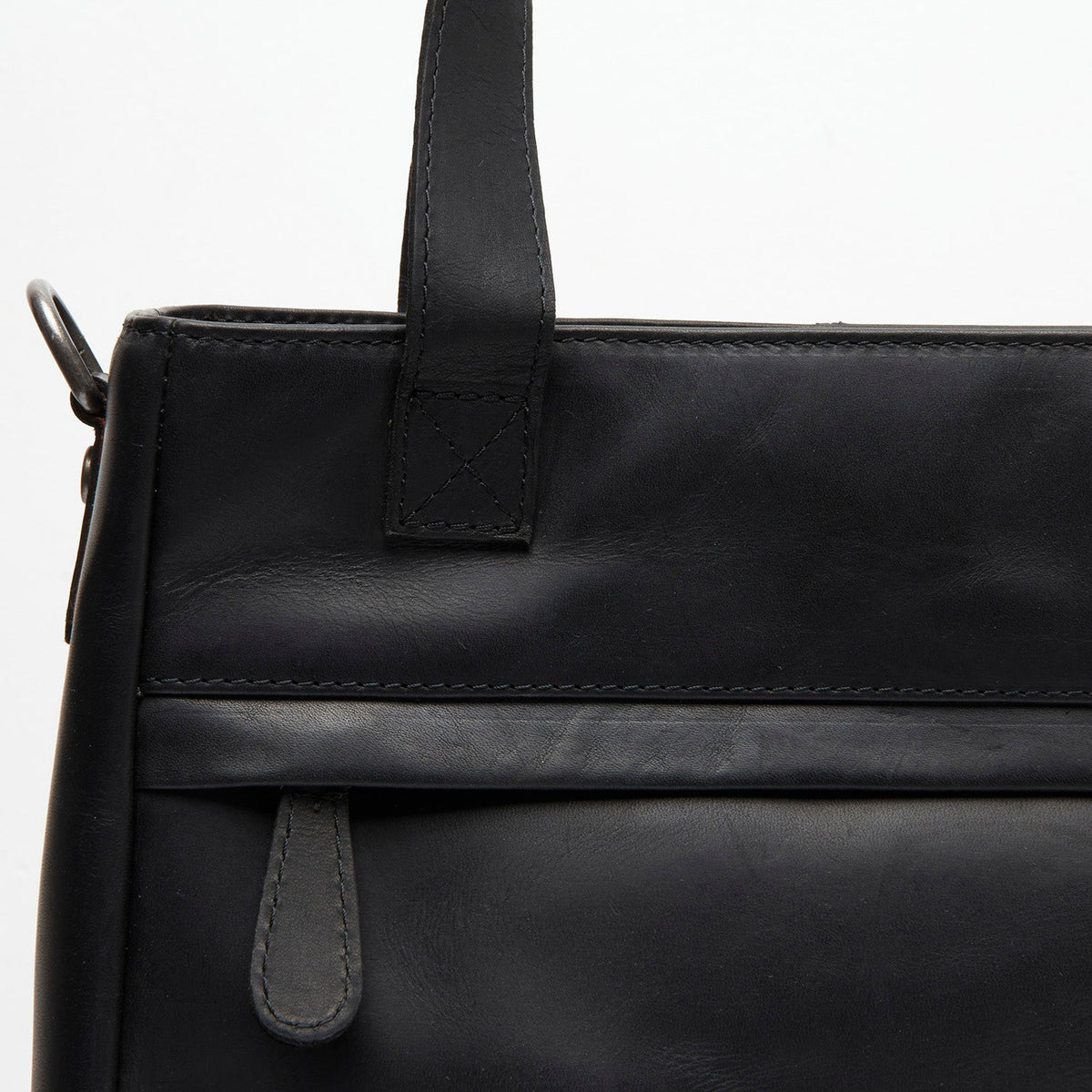 Classic 100% Full-Grain leather Goods - Vista trasera con ajuste entallado en hombros y bajo impecable