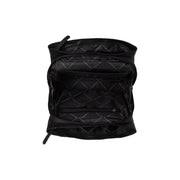Detalle de cerca of Classic Collar &amp; Heavy-Duty Zipper Hardware on Passau Full-Grain Leather Handbag para Mujer