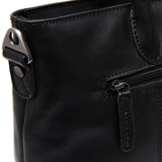 
Vista de detalle of Classic Collar & Heavy-Duty Zipper Hardware on Pergamino Bolso de mano de cuero flor