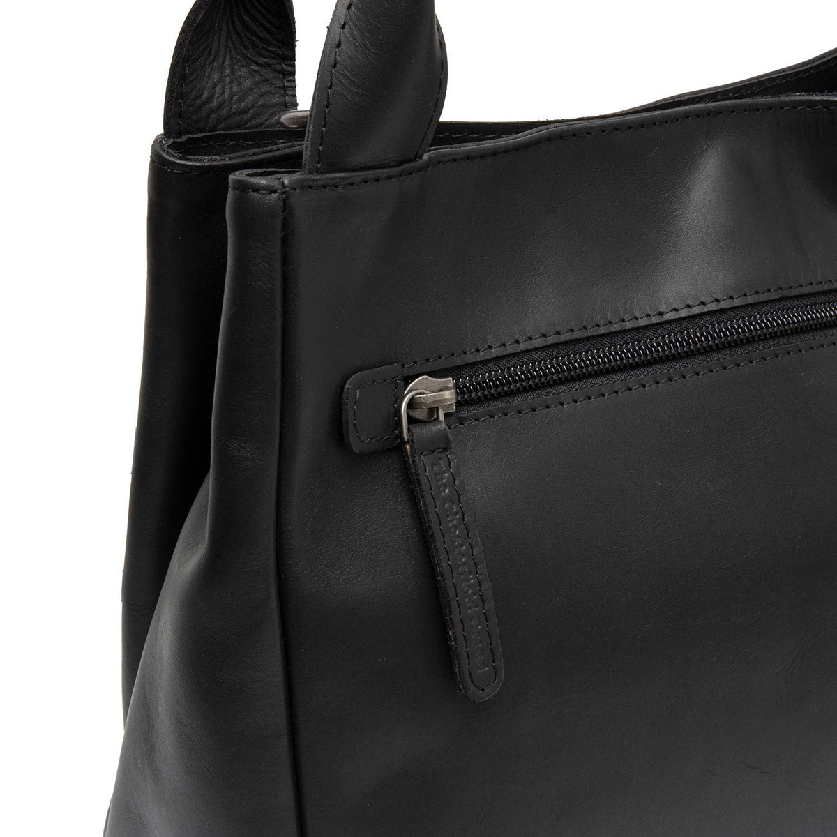 Detalle de cerca of Classic Collar &amp; Heavy-Duty Zipper Hardware on Tenara Full-Grain Leather Handbag para Mujer