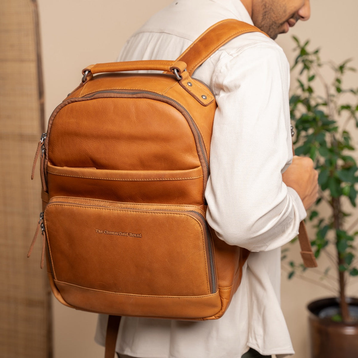 Austin Full-Grain Leather Laptop Backpack para Mujer – Vista alternativa del producto 2