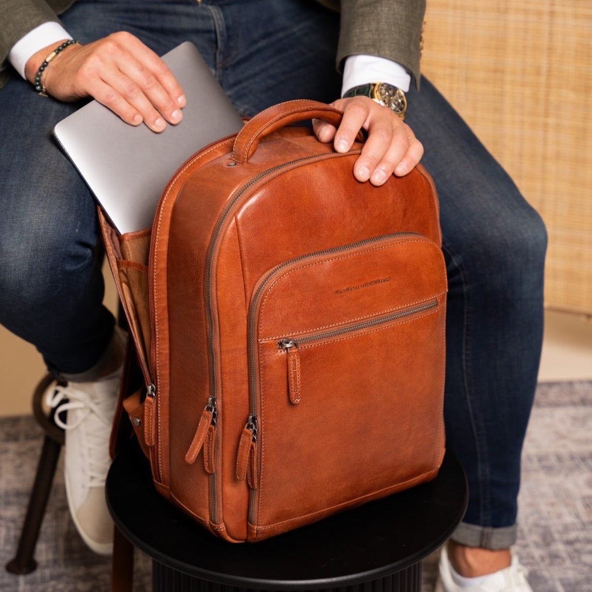 Maggiore Full-Grain Leather Laptop Backpack para Hombre – Vista alternativa del producto 3