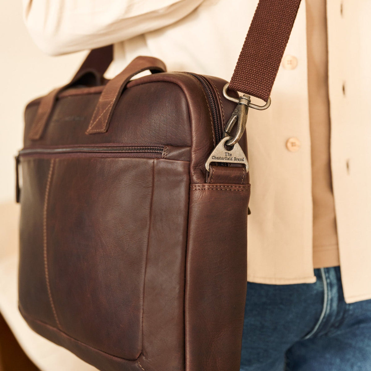 Calvi Full-Grain Leather Laptop Bag para Mujer – Vista alternativa del producto 3
