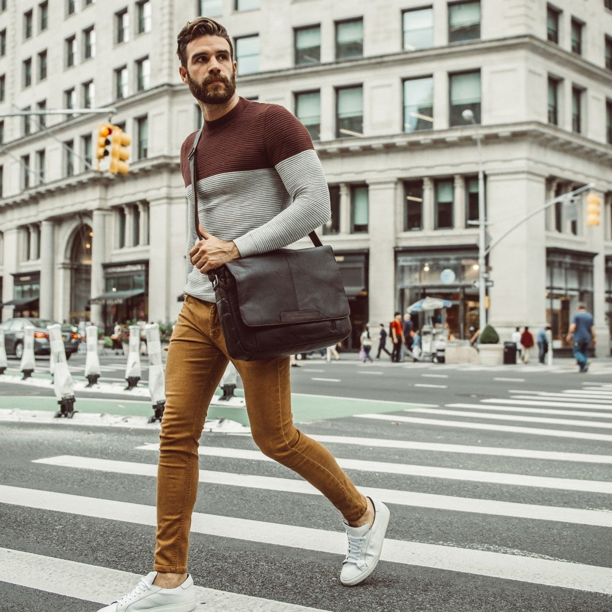 Richard Full-Grain Leather Laptop Bag para Hombre – Vista alternativa del producto 2