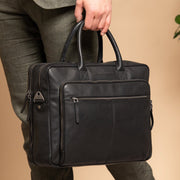 
Classic 100% Full-Grain leather Briefcase - Perspectiva trasera con correas de cuero reforzadas