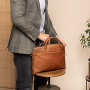 Tilbury Full-Grain Leather Laptop Bag para Mujer – Vista alternativa del producto 3